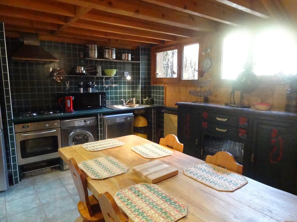 Les Nereides Studios Et Appartements Brides Les Bains Luaran gambar
