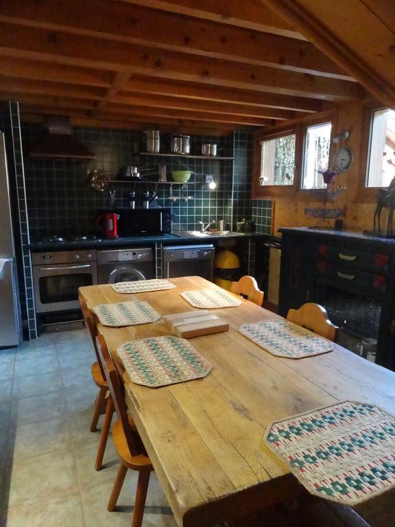 Les Nereides Studios Et Appartements Brides Les Bains Luaran gambar