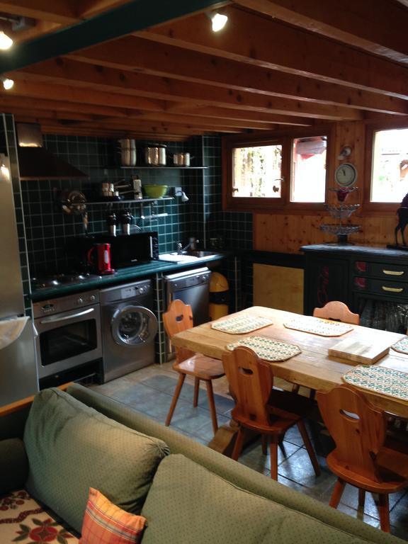 Les Nereides Studios Et Appartements Brides Les Bains Luaran gambar
